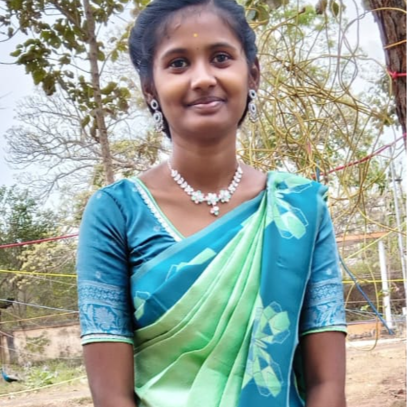 Tamilselvi R